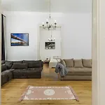 Real Wesselenyi Апартаменты *